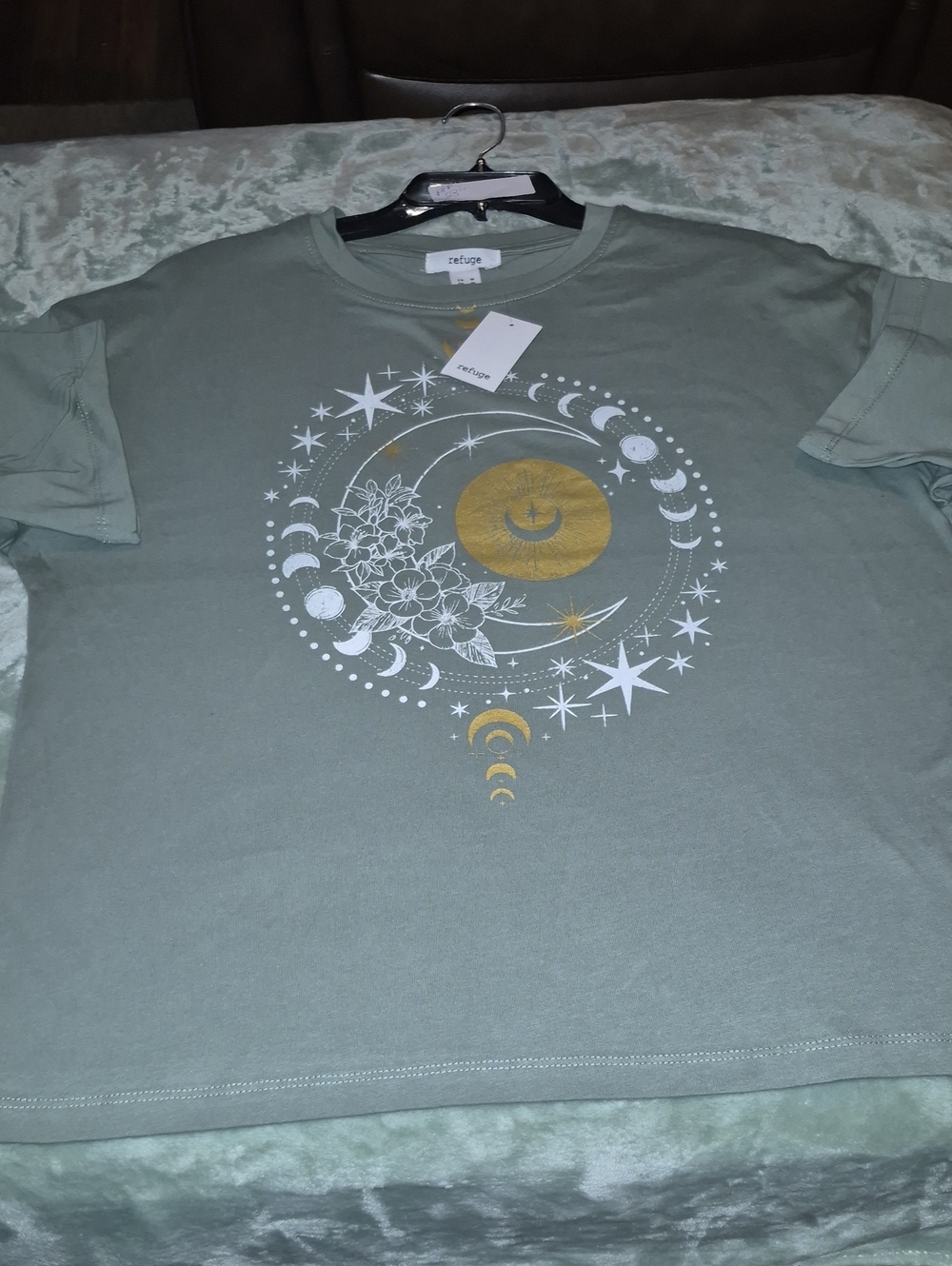 Refuge Sage Green Stars And Moon T-shirt Ptp 23"